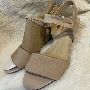 Life Stride Tan Women's Sandals